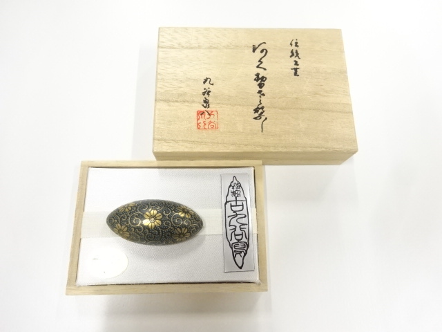 JAPANESE KIMONO / ANTIQUE OBIDOME (SASH CLIP) / KUTANI PORCELAIN 
